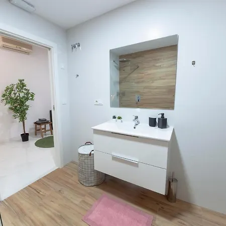 Digital Nomad Retreat 2 -great Location Near Metro Valencia