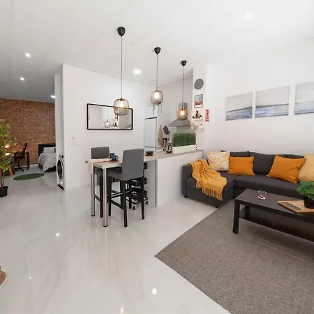 Digital Nomad Retreat 2 -great Location Near Metro Valence